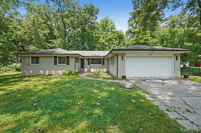 22265 Maplewood Drive, Southfield, MI 48033