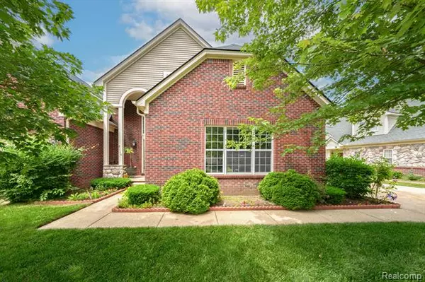 2114 PRESERVE Circle E, Canton Twp, MI 48188