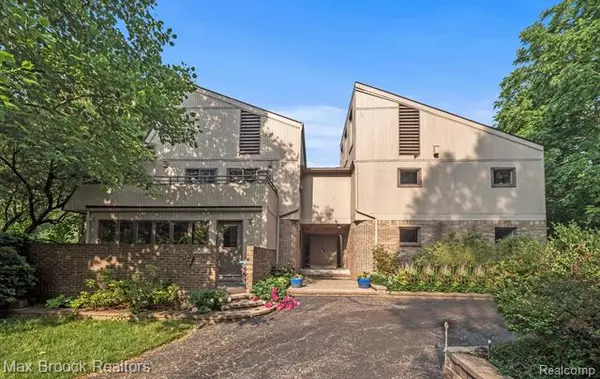 232 ORANGE LAKE Drive, Bloomfield Twp, MI 48302