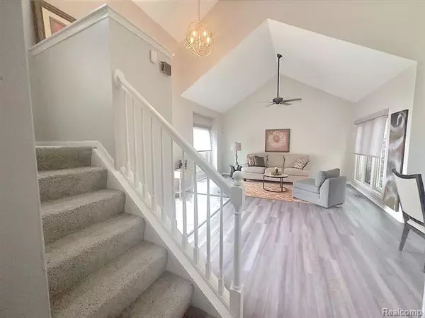 450 CLAIRPOINTE WOODS Drive Detroit, MI 48215