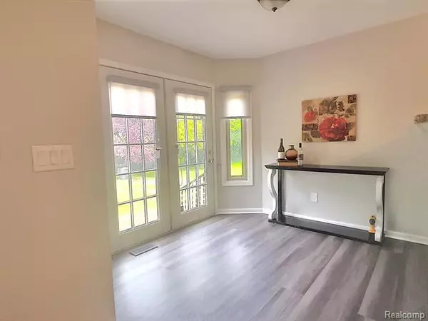 450 CLAIRPOINTE WOODS Drive Detroit, MI 48215