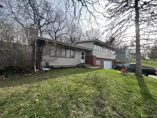 332 ESPANOLA Avenue, Parchment, MI 49004