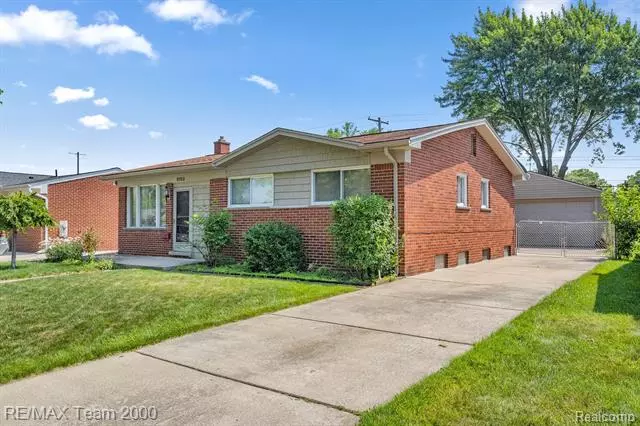 5752 COOLIDGE Street, Dearborn Heights, MI 48127