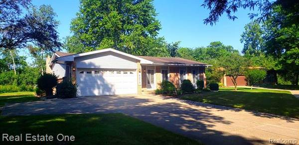 6275 WALKER COURT,  Troy,  MI 48085