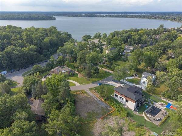 4053 HARBOR VISTA Drive,  Orchard Lake Village,  MI 48323