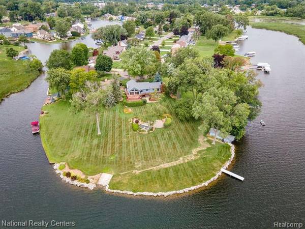 497 Beverly Island Drive,  Waterford,  MI 48328