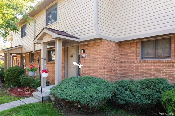 3912 OLD CREEK Road, Troy, MI 48084