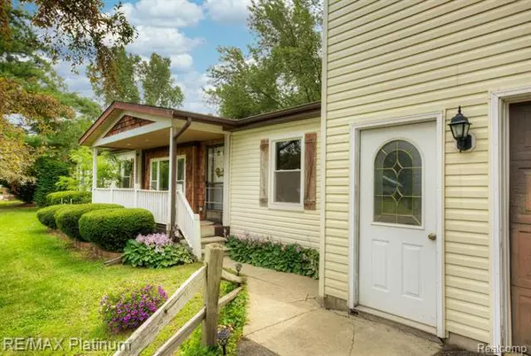 724 Menominee Drive, Genoa Twp, MI 48843