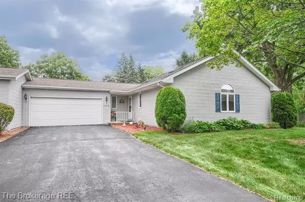 11715 HAWTHORNE GLEN Drive, Grand Blanc, MI 48439