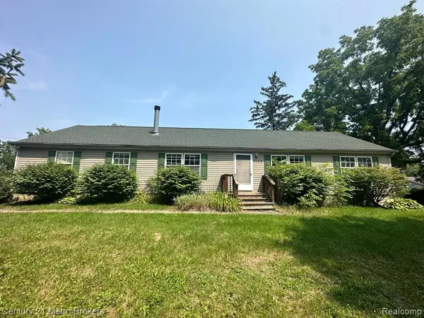 3305 E MAPLE Avenue, Burton, MI 48529