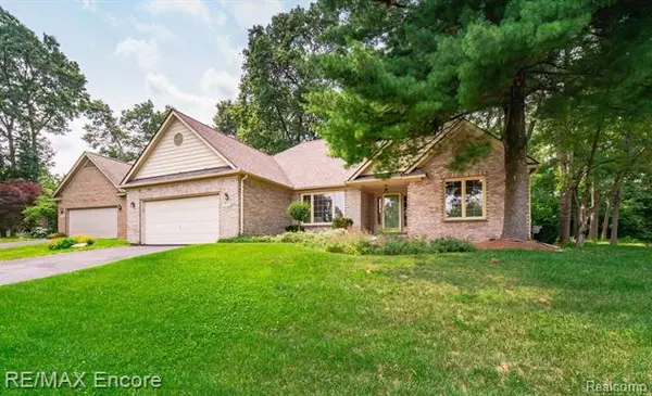 5331 HURON HILLS Drive,  Commerce Twp,  MI 48382