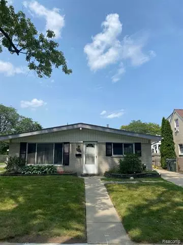 22813 DETOUR Street, St. Clair Shores, MI 48082