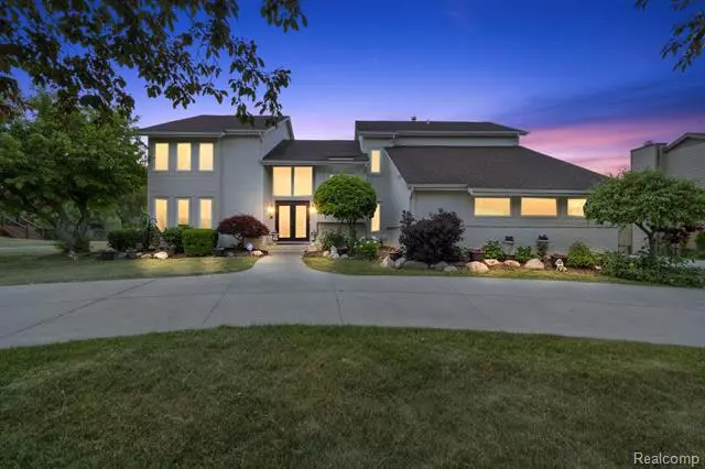 6740 BROOKESHIRE Drive, West Bloomfield, MI 48322