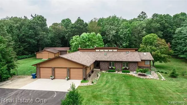 1480 MCGREW Lane, White Lake, MI 48383