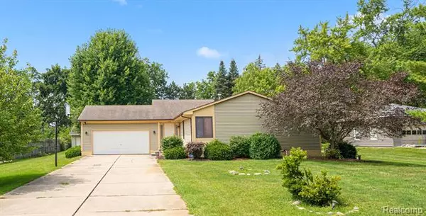 2730 HARRINGTON Road, Rochester Hills, MI 48307