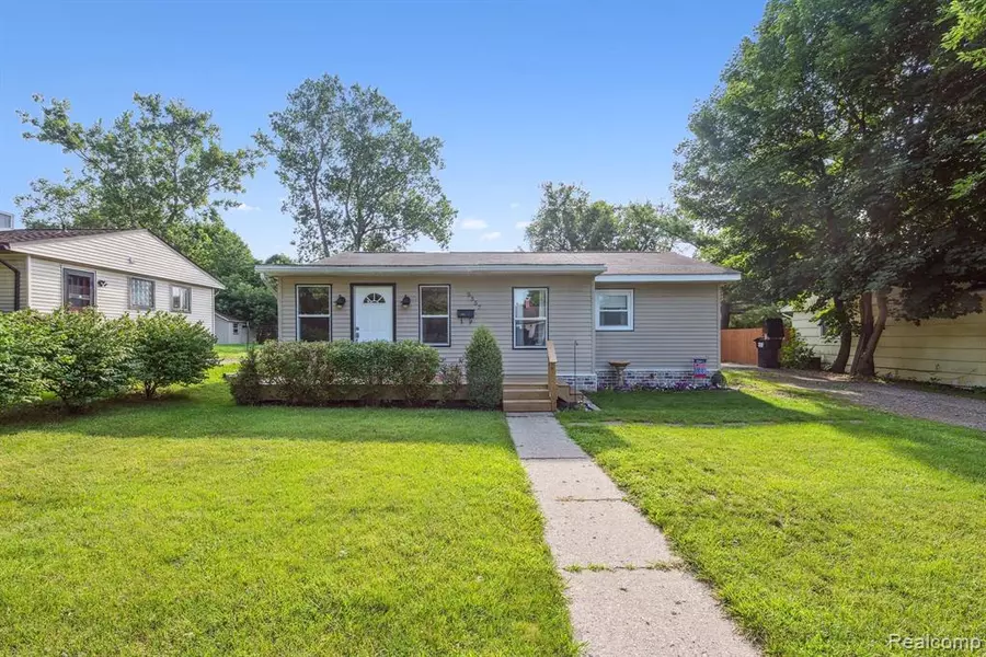 5357 MILITARY Avenue, Brighton Twp, MI 48116