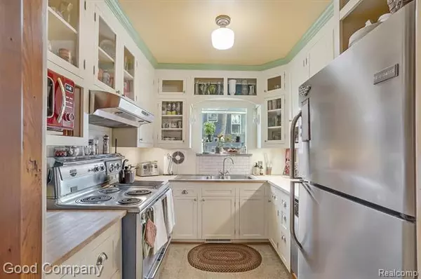 126 W HARRISON Avenue Royal Oak, MI 48067