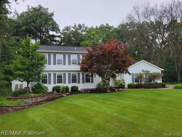 6945 NW WIDE VALLEY Drive,  Hamburg Twp,  MI 48116