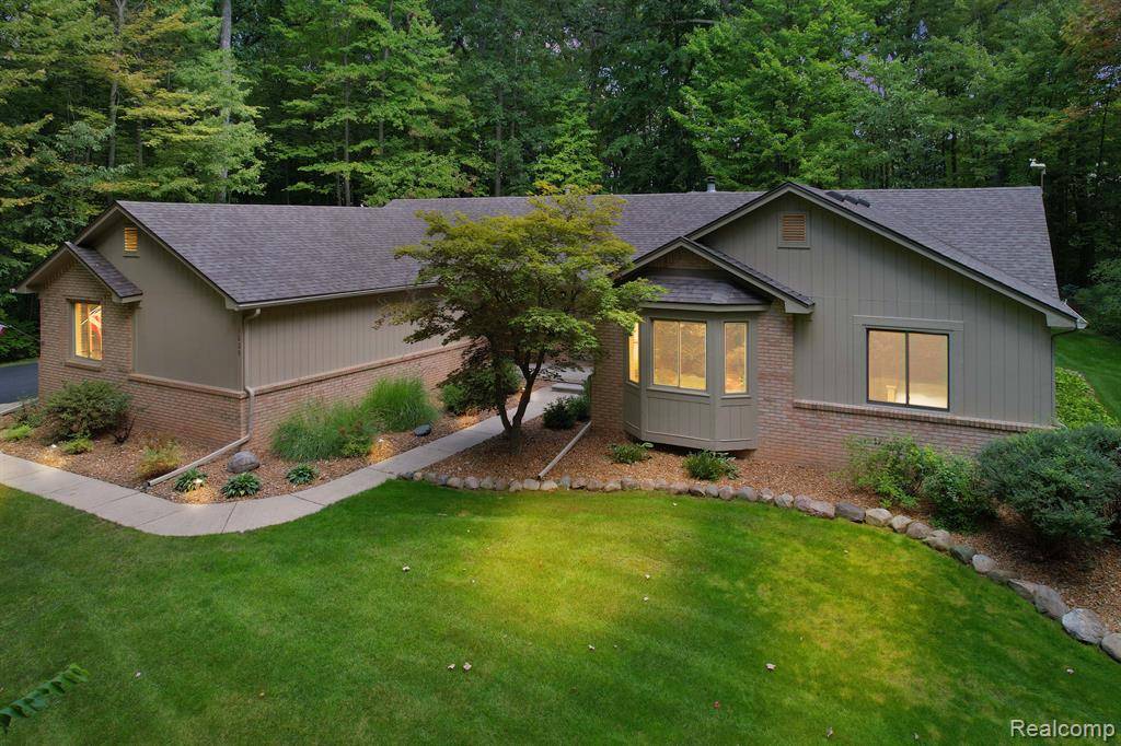 1620 Deanna Drive, Hartland Twp, MI 48843