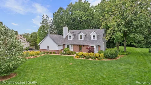 6099 HIDDEN PINES Trail,  White Lake Twp,  MI 48383