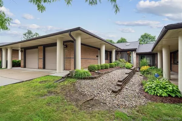 971 WEXFORD Way, Rochester Hills, MI 48307