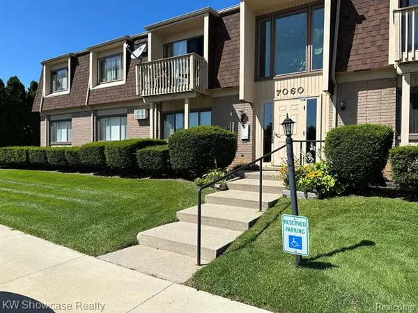 7060 VILLA Drive 4,  Waterford Twp,  MI 48327