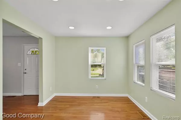 537 ANDRESEN Hazel Park, MI 48030