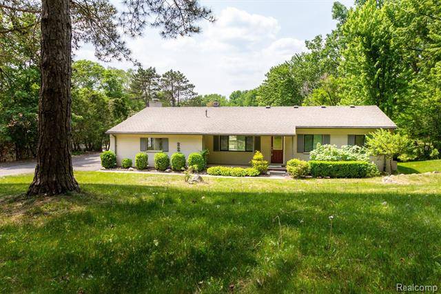 West Bloomfield Twp, MI 48324,2460 BEACHVIEW Lane