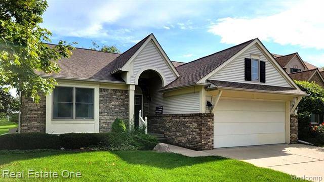 614 Greens Way  Boulevard 10, Lapeer, MI 48446