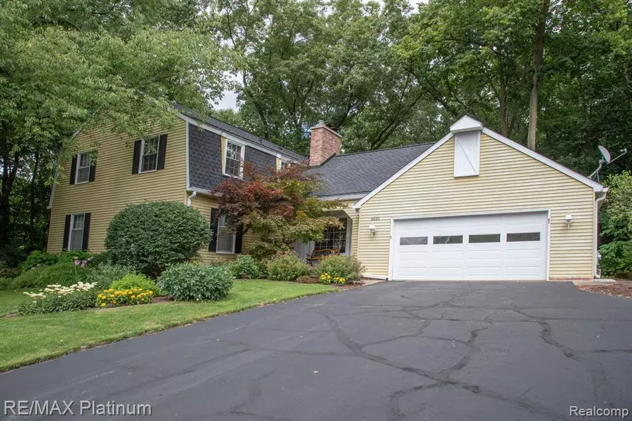 8225 PAWNEE Trail, Hamburg Twp, MI 48169