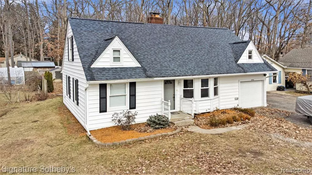 6916 DESMOND Road, Waterford Twp, MI 48329