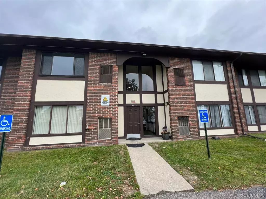 Warren, MI 48091,4925 E 10 MILE Road #5