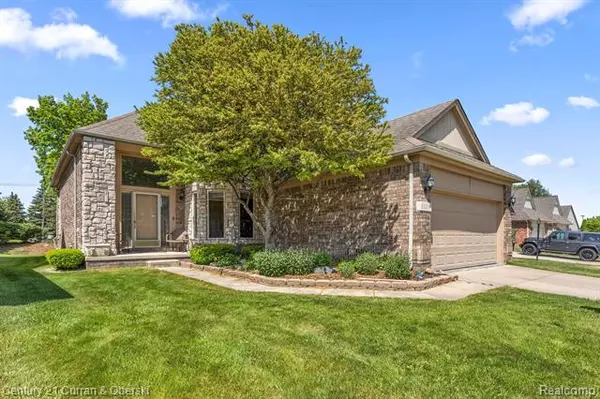 52889 PAINT CREEK Drive, Macomb Twp, MI 48042
