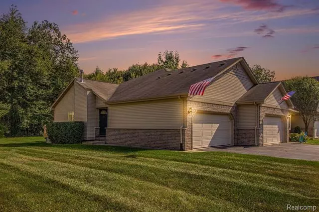 17443 AVA Court, New Boston, MI 48164