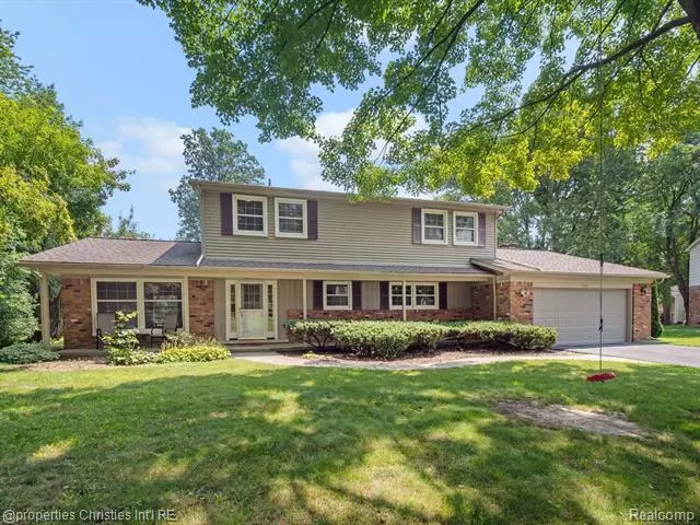 5581 WOODWIND Drive, Bloomfield Hills, MI 48301