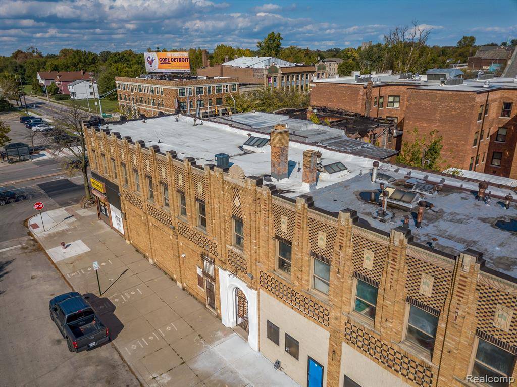 Detroit, MI 48215,14400 E JEFFERSON Avenue