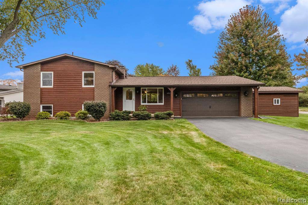 2438 GROVE PARK Road, Fenton Twp, MI 48430