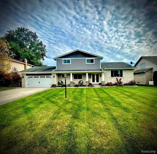49642 REGATTA Drive, Chesterfield Twp, MI 48047