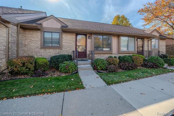 27711 TRAILBROOKE Circle,  Westland,  MI 48185