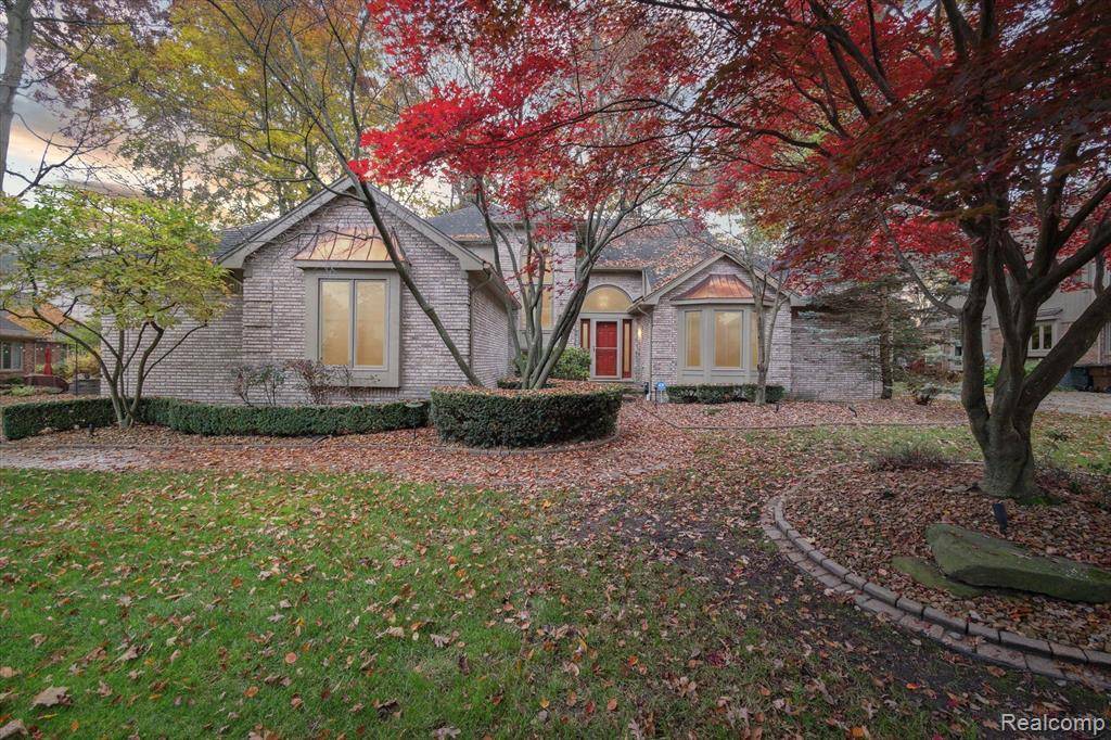 8980 OAK RUN Drive, Shelby Twp, MI 48317