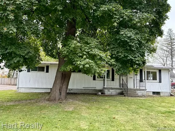 6848 SAGINAW Street, North Branch, MI 48461