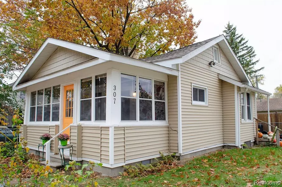 307 W ROBERT Avenue, Hazel Park, MI 48030