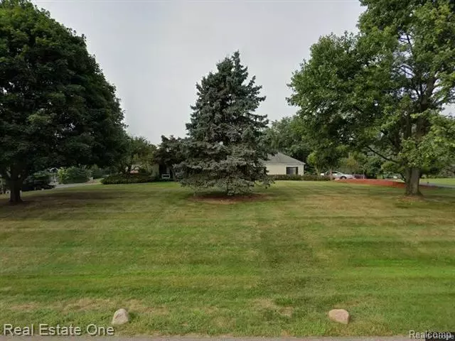 2651 GLOUCHESTER Road, Rochester Hills, MI 48309