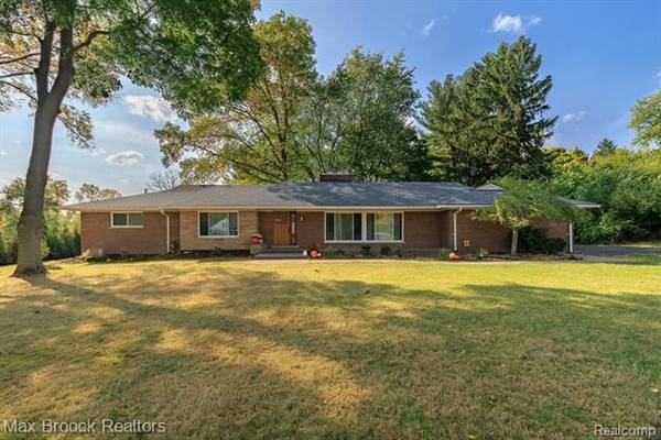 7440 W GREENWICH Drive,  Bloomfield Hills,  MI 48301