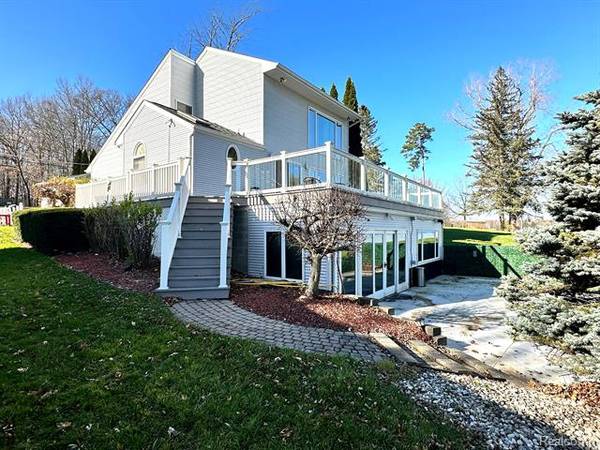 2016 LAKEVIEW Drive,  Lapeer,  MI 48446