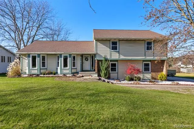 6787 E GALWAY Circle, Windsor Twp, MI 48821