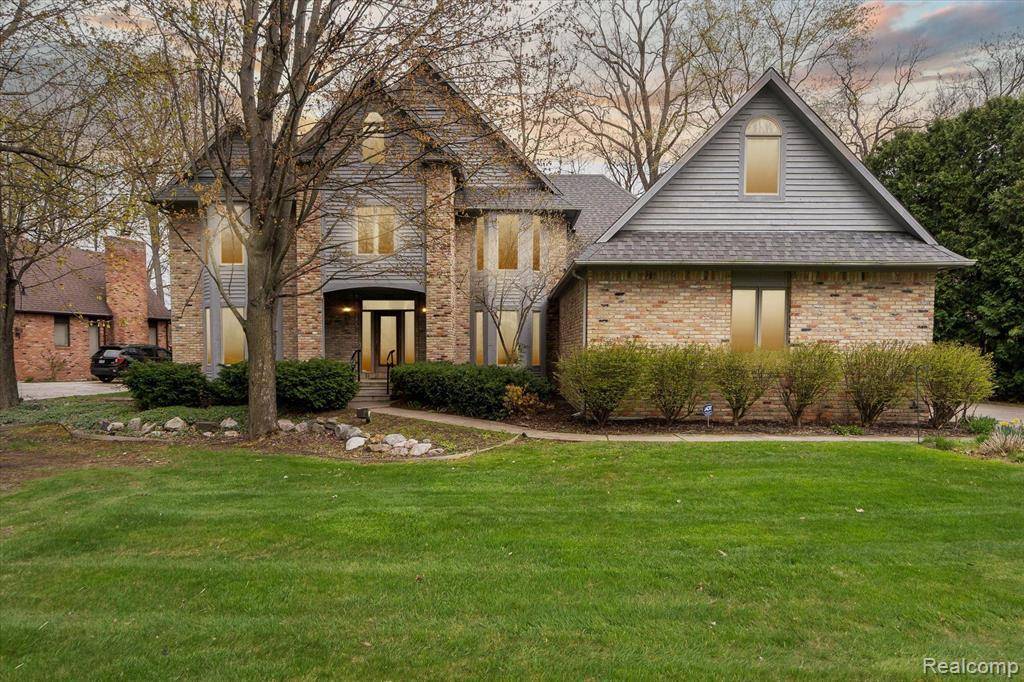 1336 KINGS POINTE Road, Grand Blanc, MI 48439