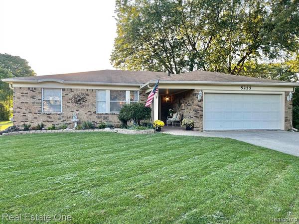 5255 FOLKSTONE Drive, Troy, MI 48085