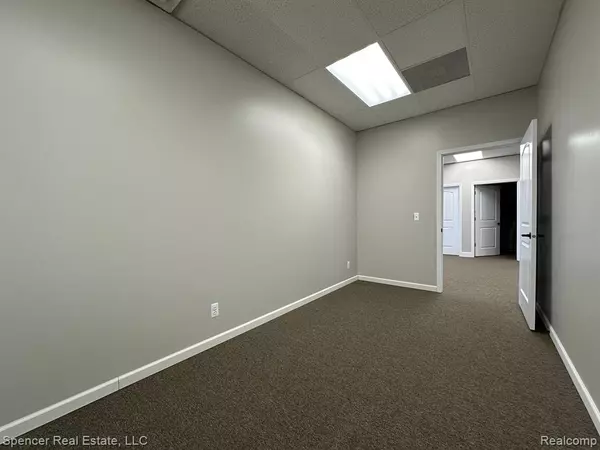 5910 S MAIN Street 5910, Independence Twp, MI 48346
