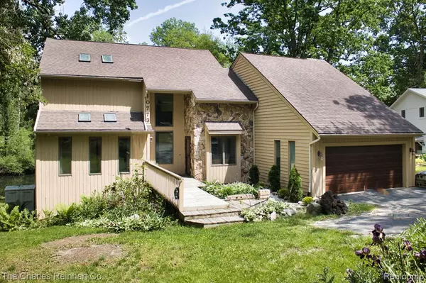 10773 FRANKFORT, Hamburg Twp, MI 48169